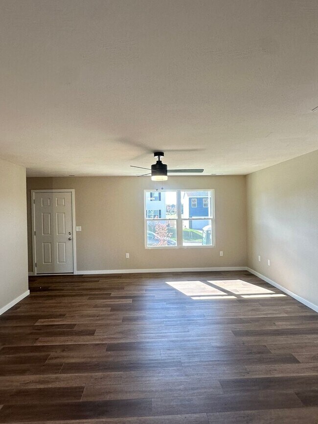 Foto del edificio - Brand-New 4 Bedroom Home with Modern Finishes & Private Backyard