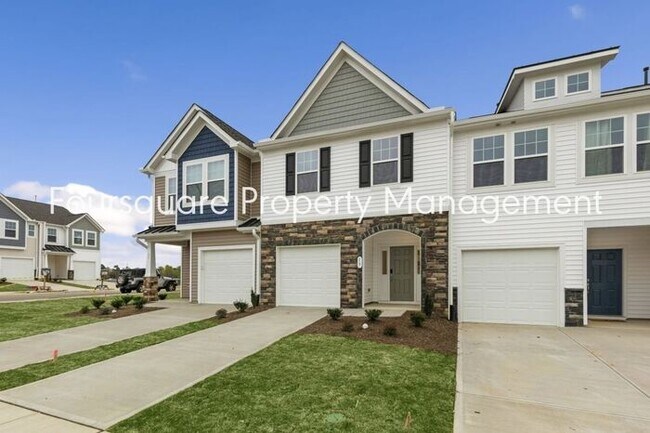 Building Photo - New Townhome! | One -Car Garage | Located ...