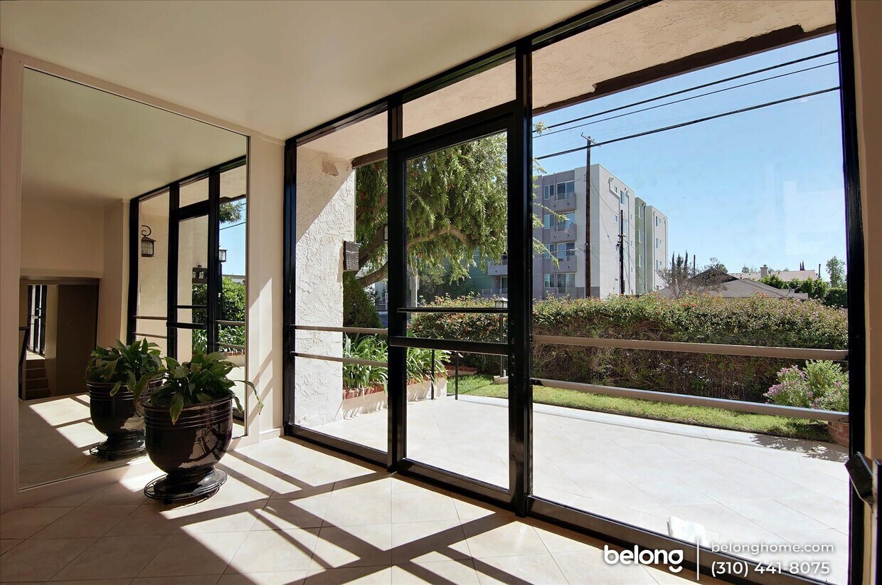 Foto principal - 5805 Whitsett Ave