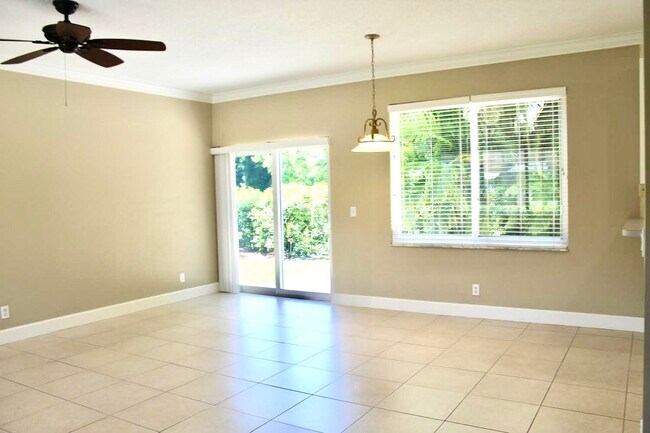 Foto del edificio - 347 Laurel Oaks Way