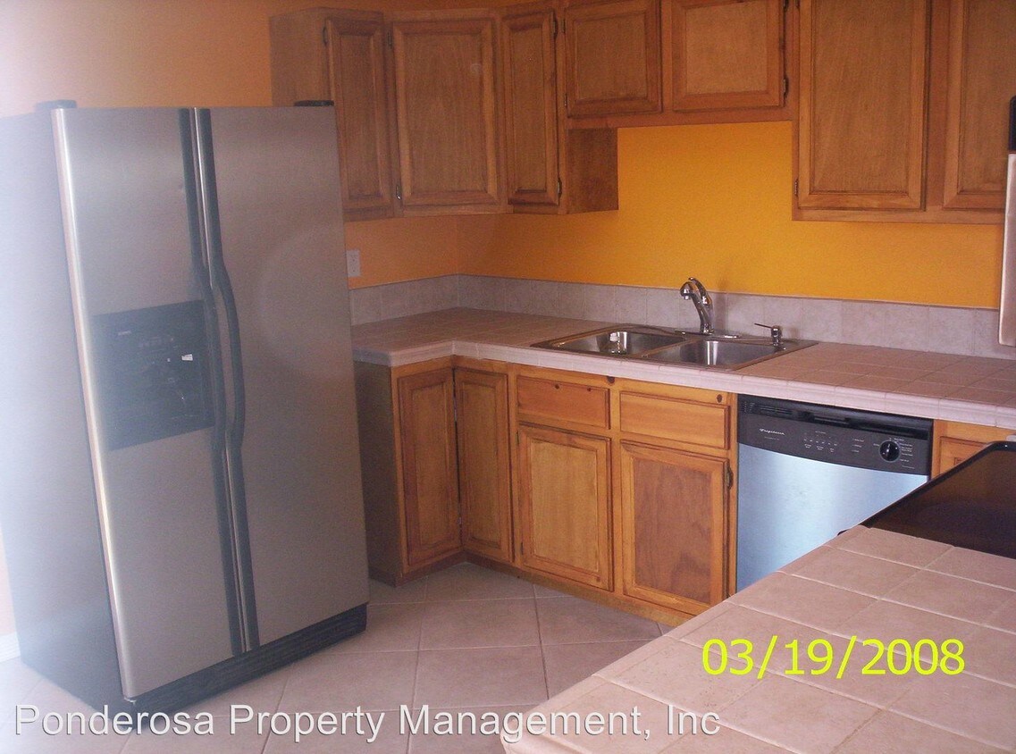 Building Photo - 851 Las Lomas Dr