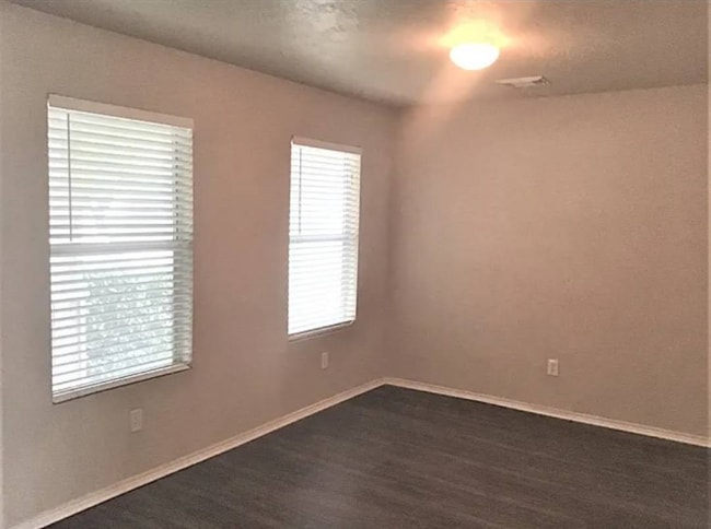 Building Photo - 9530 Belleclaire Ln