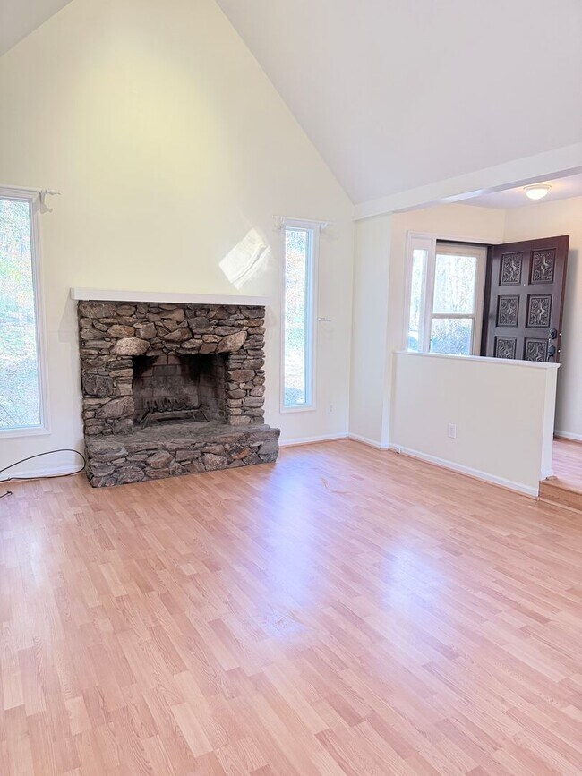 Foto del edificio - North Asheville, Private home with wooded ...