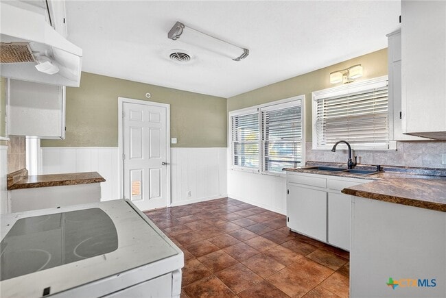 Building Photo - 1801 S 47th St