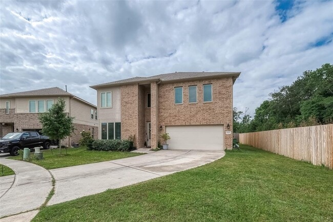 Building Photo - 21029 Crinet Square