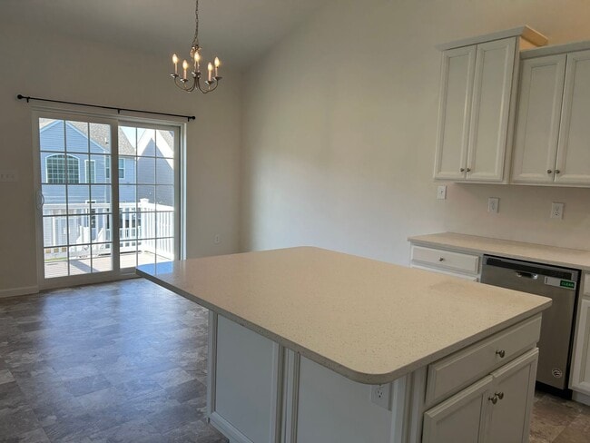 Foto del edificio - Stunning 4 bedroom 2.5 Bathroom Home in Ma...