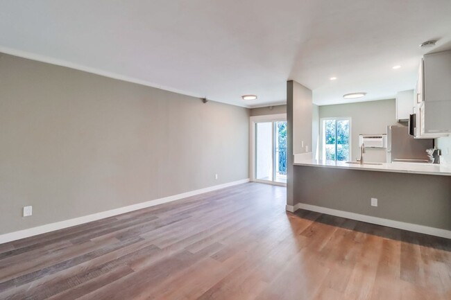 Building Photo - Beautifully renovated and located in the h...