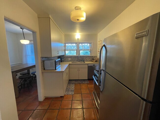 Kitchen - 2343 Earl St
