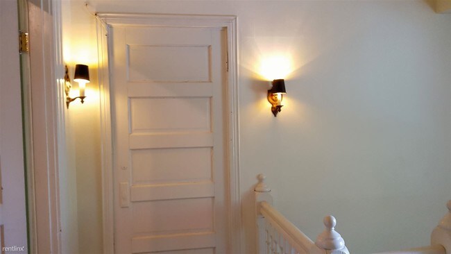 Building Photo - 2 br, 1 bath 4plex - 5106 Westminster Pl A...