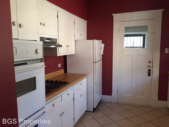Building Photo - 3 br, 1 bath House - 515 Elm Ave