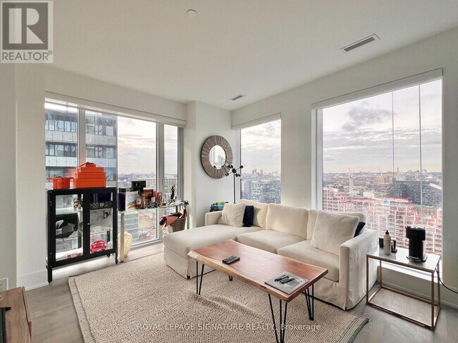 Photo du bâtiment - 470 Front St W