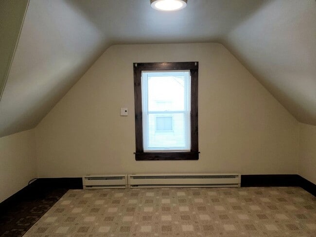 Building Photo - 5 Madison St