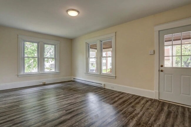 Foto del edificio - 207 Falmouth Rd