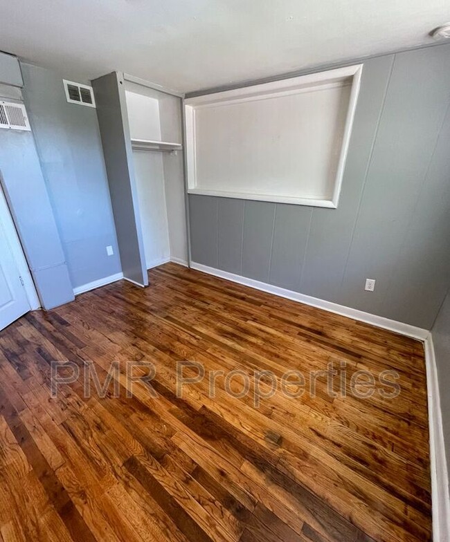 Foto del edificio - 2724 N Broadway