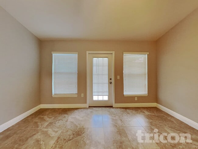 Foto del edificio - 9637 Nathaniel Ln