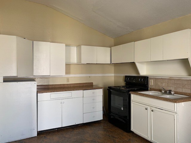 Foto del edificio - LOCATION LOCATION!! - Duplex in Five Points