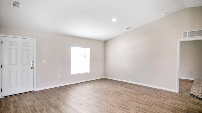 Foto del edificio - 18440 Barbara Ave