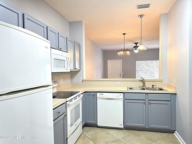 Building Photo - 824 Southern Creek Dr