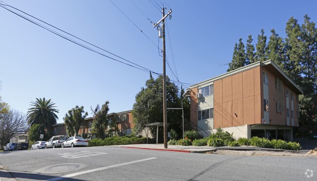 Building Photo - 2307 Pauline Dr