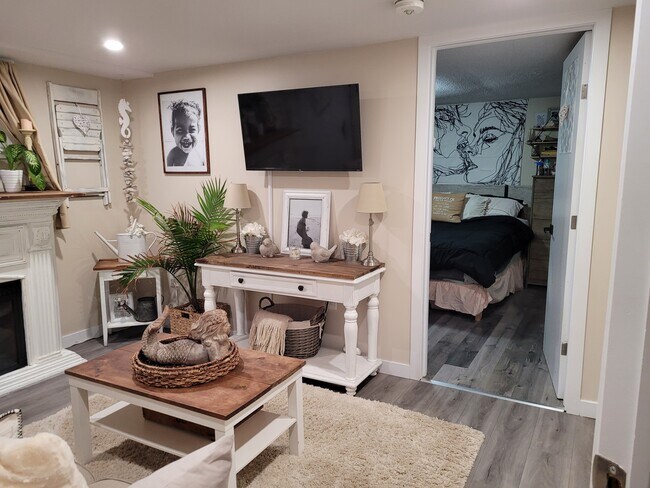 Photo du bâtiment - 7012 Sunhaven Dr