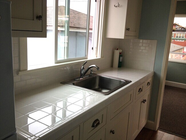 Kitchen/dining - 3361 Strandway