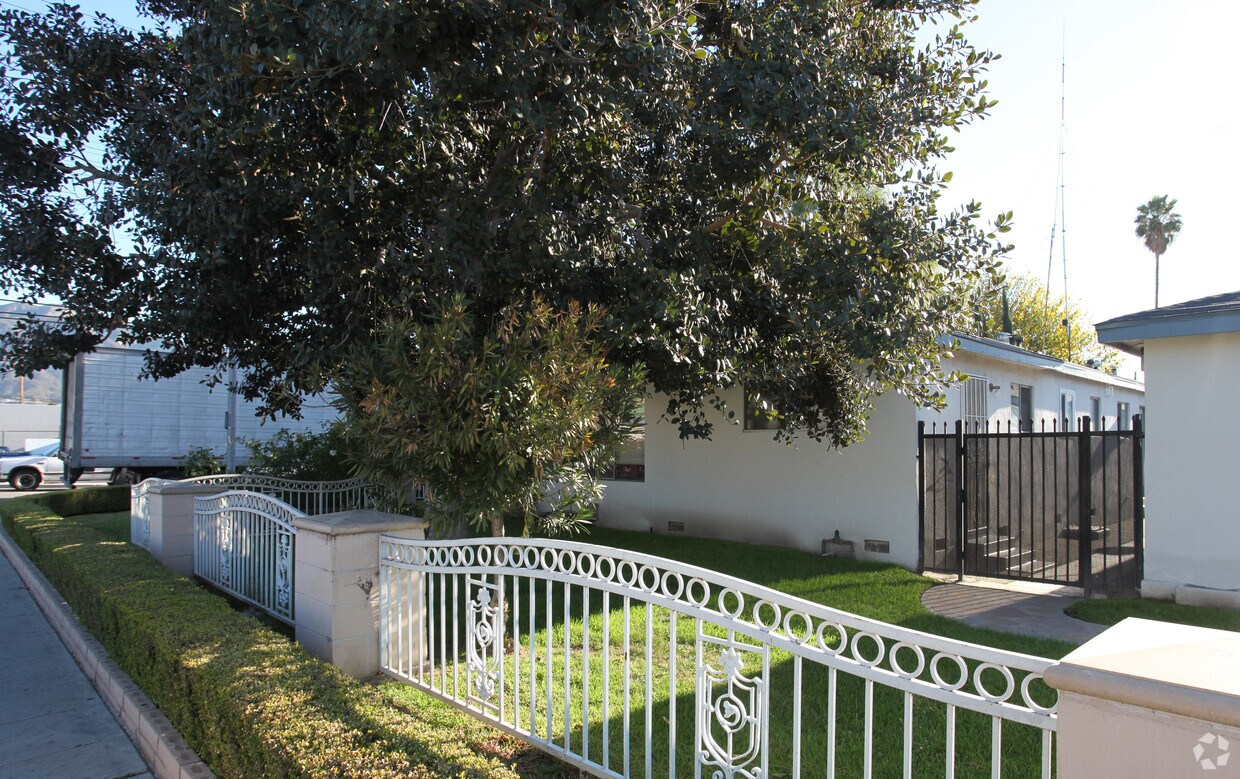 Building Photo - 200 W Verdugo Ave