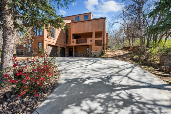 711 S Bear Paw Ln