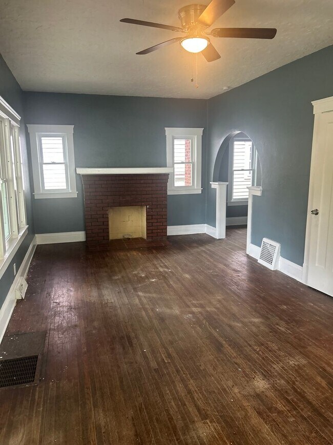 Building Photo - 3bd Single Elyria Section 8