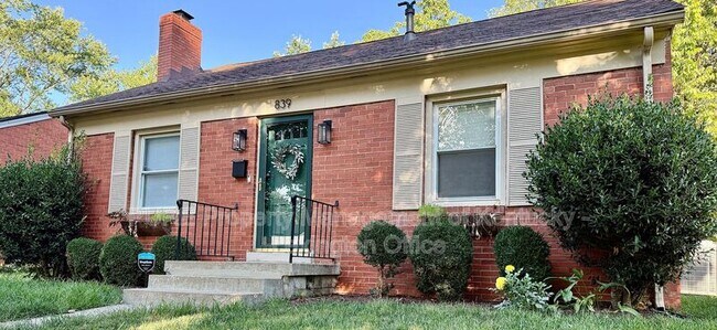 Foto del edificio - 839 Henry Clay Blvd