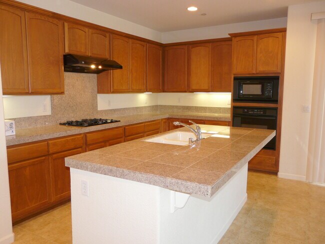 Building Photo - 4 Bed 3 Bath American Canyon Home Near Sch...