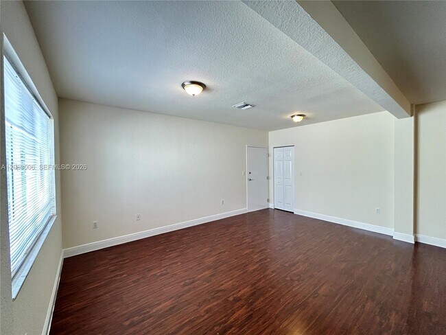 Foto del edificio - 2931 Sheridan Ave