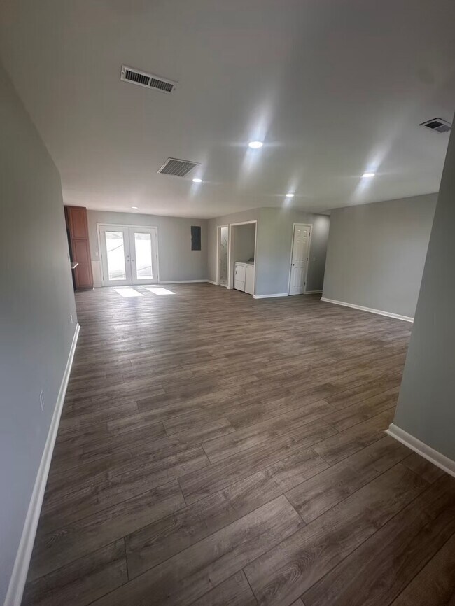 Foto del edificio - 113 N Crestwood Dr