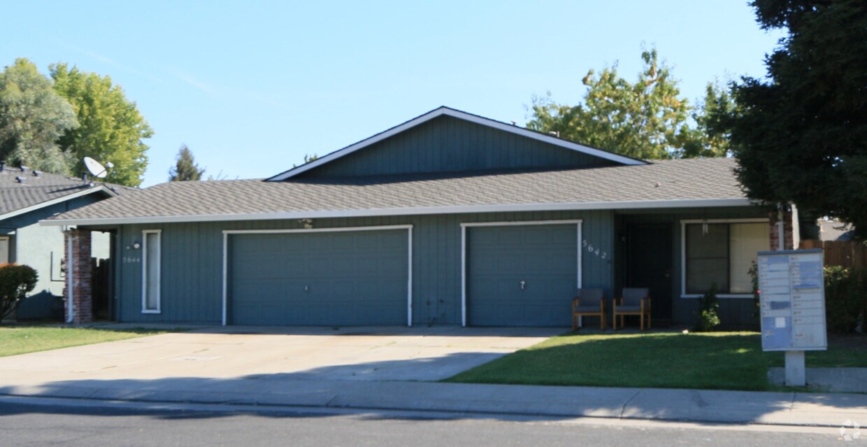 Primary Photo - 5642-5650 Brush Creek Dr