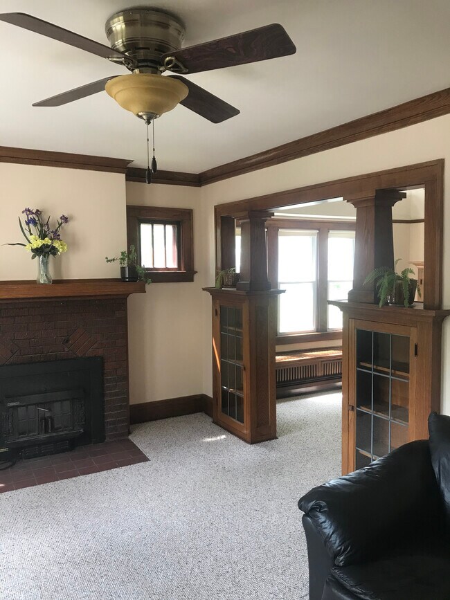 Sala de estar - 5628 W Washington Blvd