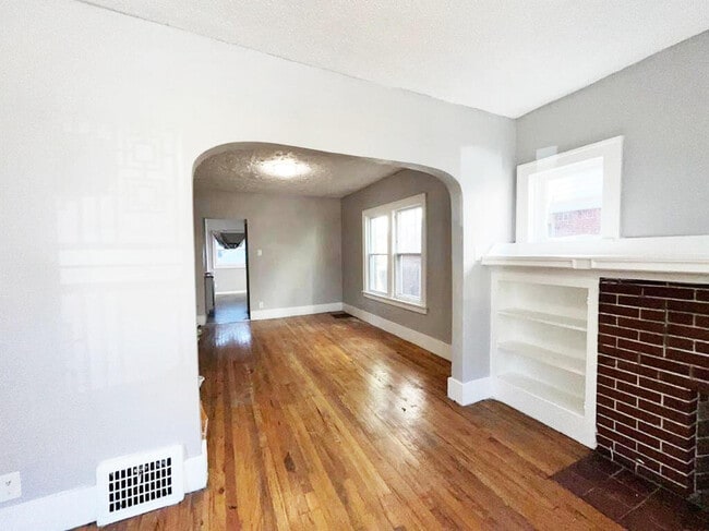 Building Photo - 273 Eastlawn St