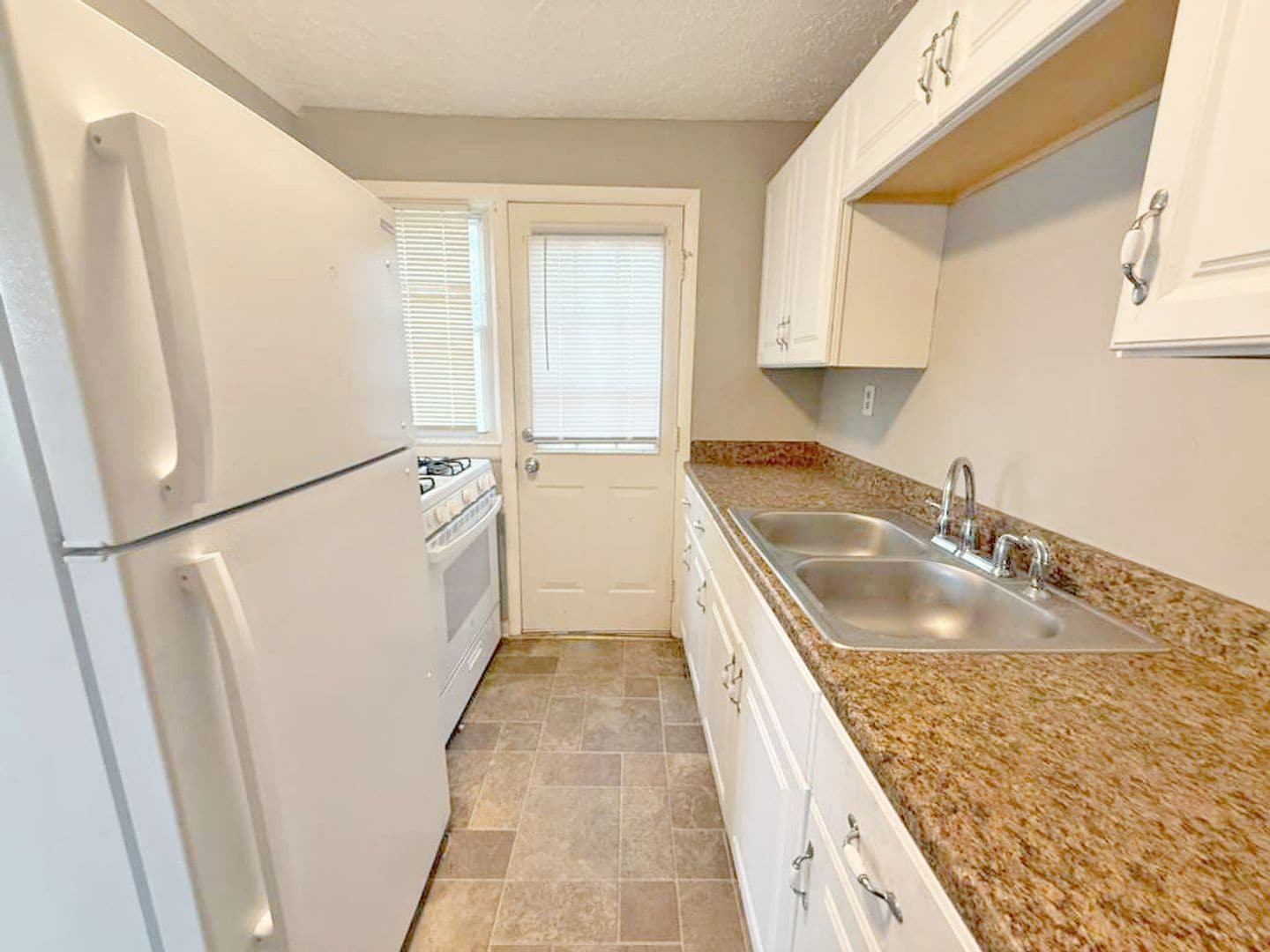 25551 Tungsten Rd Euclid, OH 44132 – photo 1