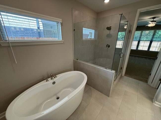 Building Photo - 592 Holden Dr