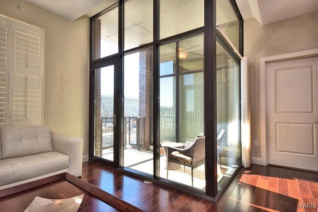 Foto del edificio - 6451 Clayton Rd