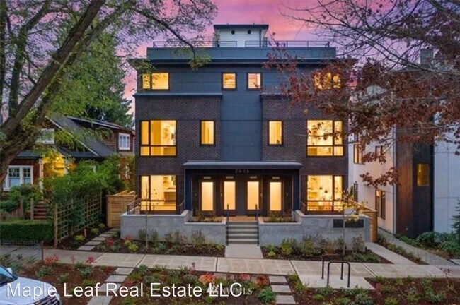 Foto del edificio - 2 br, 1.5 bath House - 2615 Franklin Ave E...