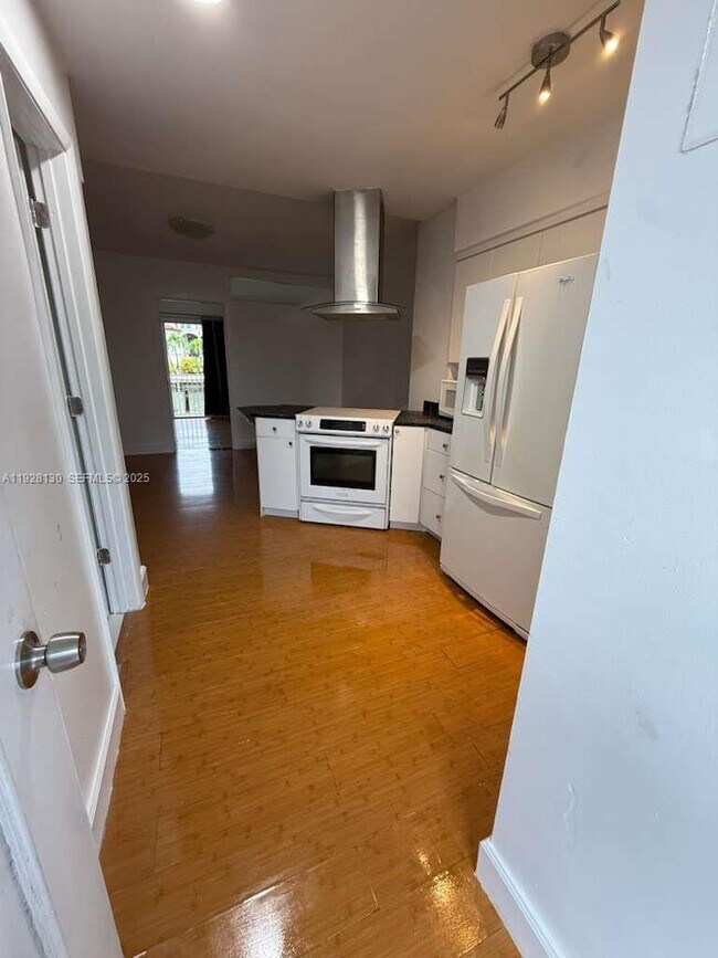 Foto del edificio - 2225 NE 123rd St