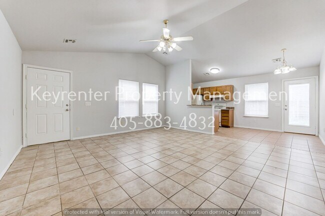 Foto del edificio - Cute 3BD/2BTH Duplex in Central East Norman!