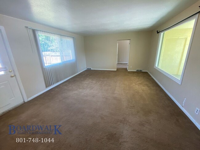 Building Photo - Charming 3 Bed 2 Bath Home in Holladay wit...