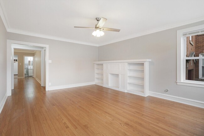 Foto del edificio - 5746 N Maplewood Ave