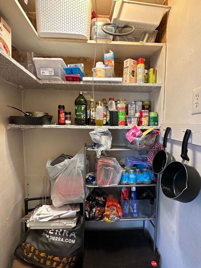Building Photo - North East, Upper Level Duplex W/Office Ro...