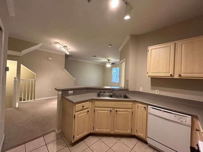 Building Photo - Beautiful 2BD/2BA Visconti Townhome with 2...