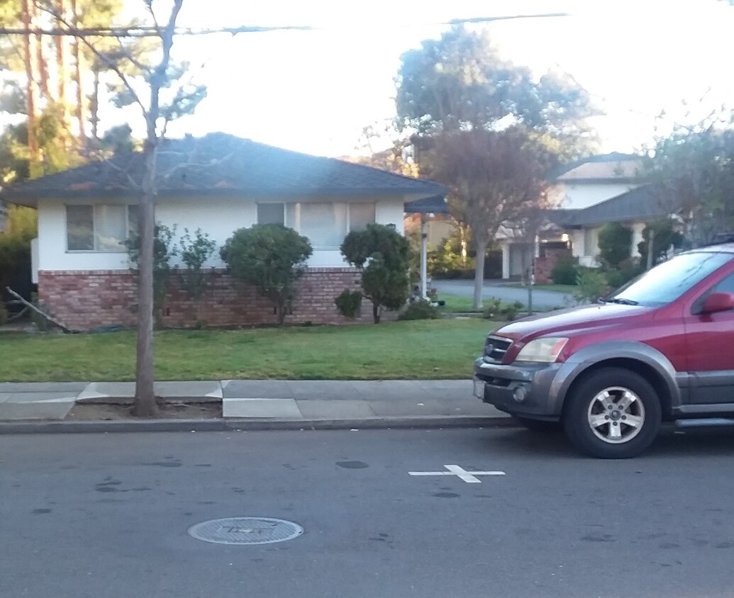 West Menlo - AVAILABLE - 1308 Hoover St