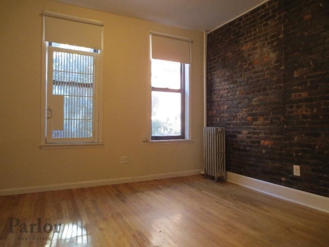 Building Photo - 587 Seneca Ave