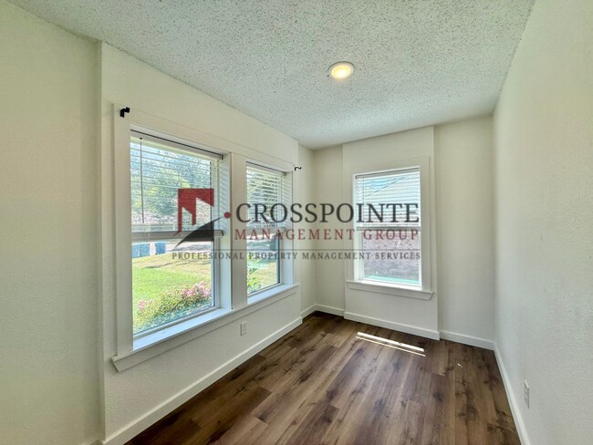 Building Photo - 111 N Gatewood Dr