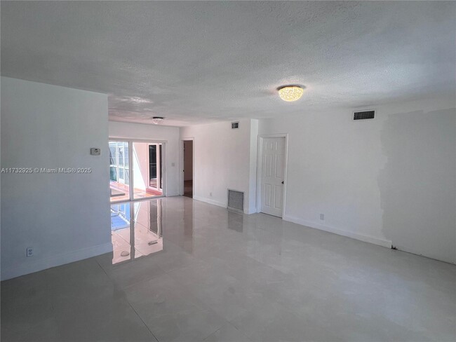 Foto del edificio - 7160 SW 5th Ct