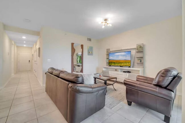 Foto del edificio - 4721 Clock Tower Dr